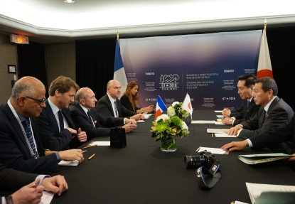 写真:フランス安全担当大臣と二者間会談